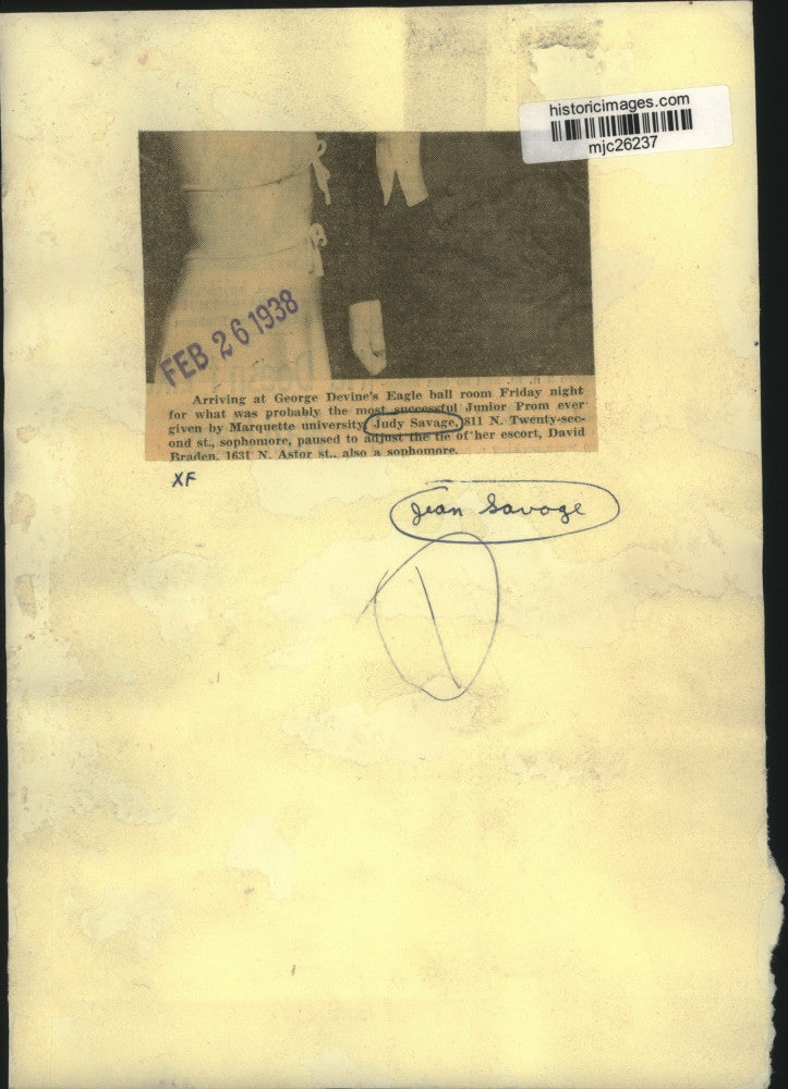 1938 Press Photo Jean Savage and date David Braden before Junior Prom, Milwaukee