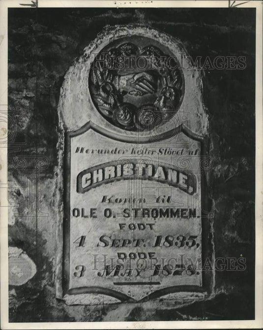 1941 Press Photo Tombstone in Sanitary Plumbing shop basement wall, Wisconsin