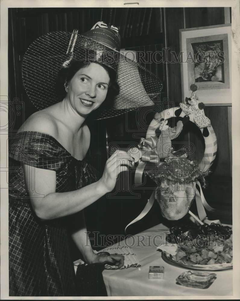 1951 Press Photo Mrs. Brooks Stevens, Milwaukee - mjc26411- Historic Images