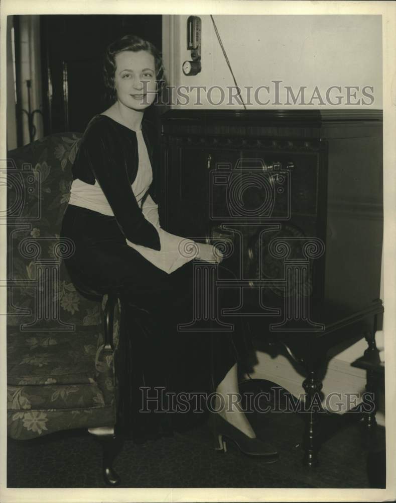 1933 Press Photo Siri Hokanson, pledge Alpha Phi - mjc26450