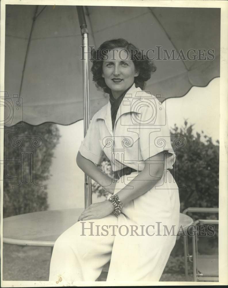 1939 Press Photo Miss Ruth Joy Stone in Miami Beach, Florida - mjc26544
