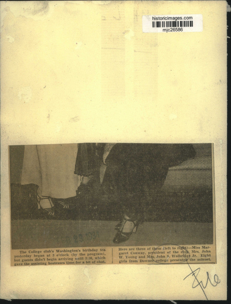 Load image into Gallery viewer, 1931 Press Photo Mrs. John S. Walbridge Jr and others at College club, Milwaukee
