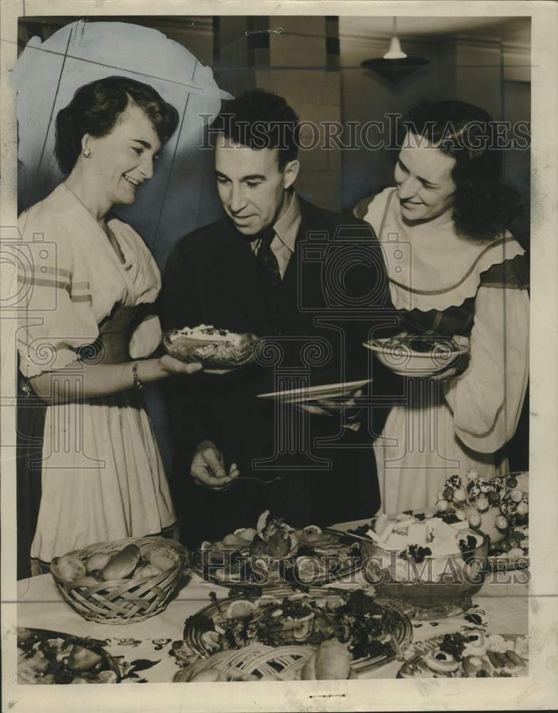 1942 Press Photo Charlotte Wollaeger Dean of Women at Lawrence College
