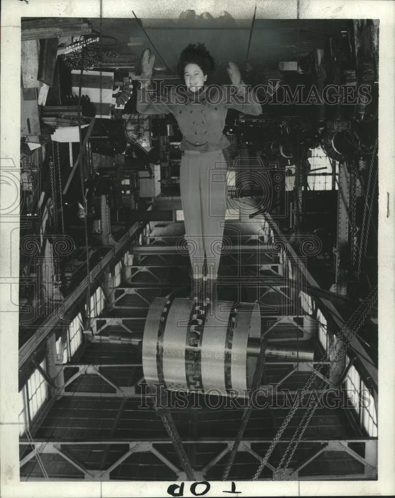 1941 Press Photo Model Marna Rhyan, now Mrs. A Carl Stelling III, Milwaukee.- Historic Images