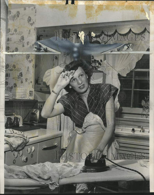 1950 Press Photo Mrs. Rex Rockhill ironing clothes, Milwaukee - mjc26821