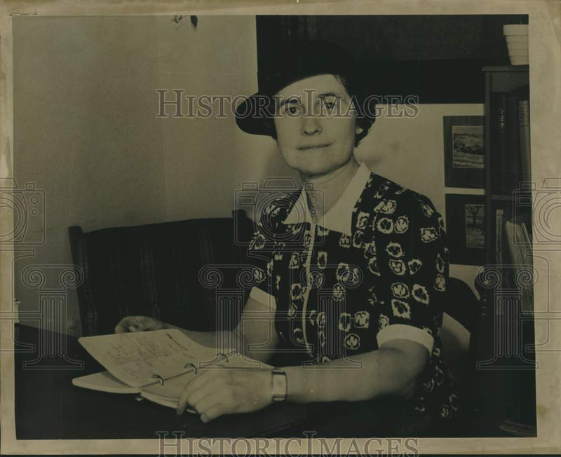 Load image into Gallery viewer, 1938 Press Photo Mrs. F. J. Tharinger, new Girl Scout head - mjc26890
