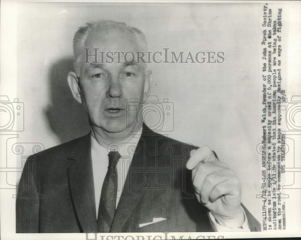 1961 Press Photo Robert Welch at Shrine Auditorium in Los Angeles - mjc26921- Historic Images