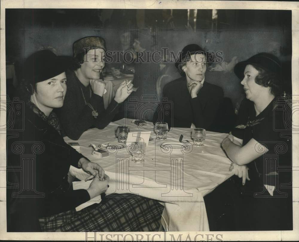 1937 Press Photo Mrs. William H.L. Smythe and other at Junior League luncheon