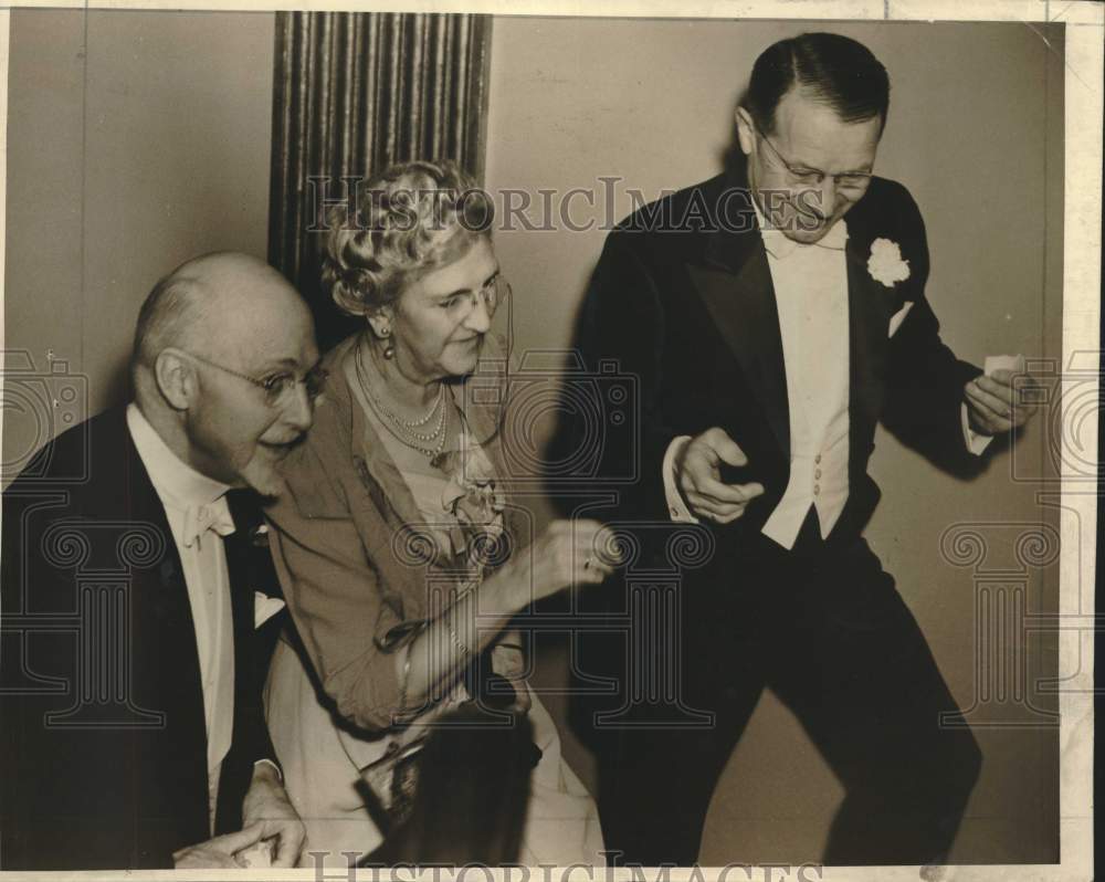 1940 Press Photo Mrs. Thomas Spence, Dr. Arthur Holbrook and Harold Falk at ball