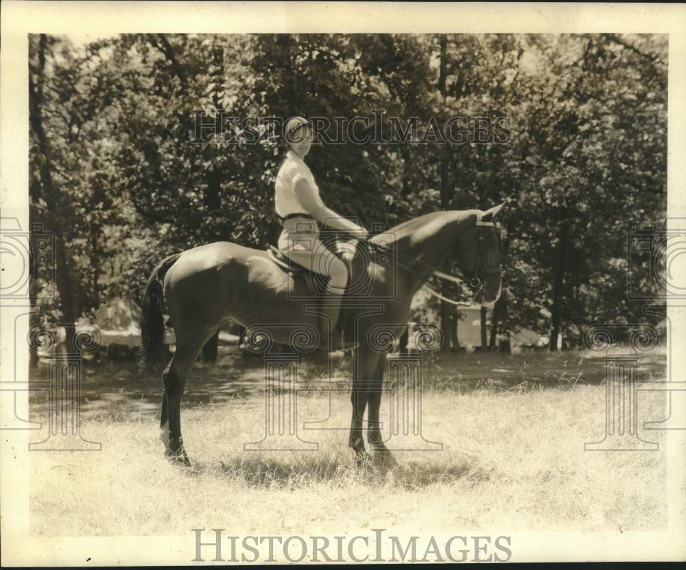 1932 Press Photo Miss. Virginia Lambert, (Mrs. C Morse Puls), on horse