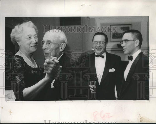 1957 Press Photo Holiday party, Mr.& Mrs.Stratton, son Frederick & Frederick Jr.- Historic Images