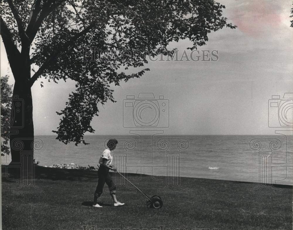 1950 Press Photo Bal du Lac-Mower - mjc27055