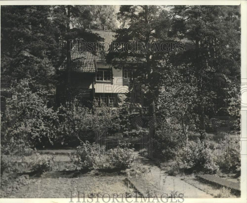 Load image into Gallery viewer, 1938 Press Photo Finnish Composer Jean Sibelius' Home Helsingfors, Finland
