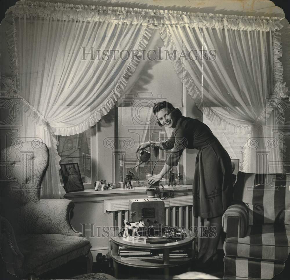 1942 Press Photo Mrs. Edward R. Steinman Jr. - mjc27249