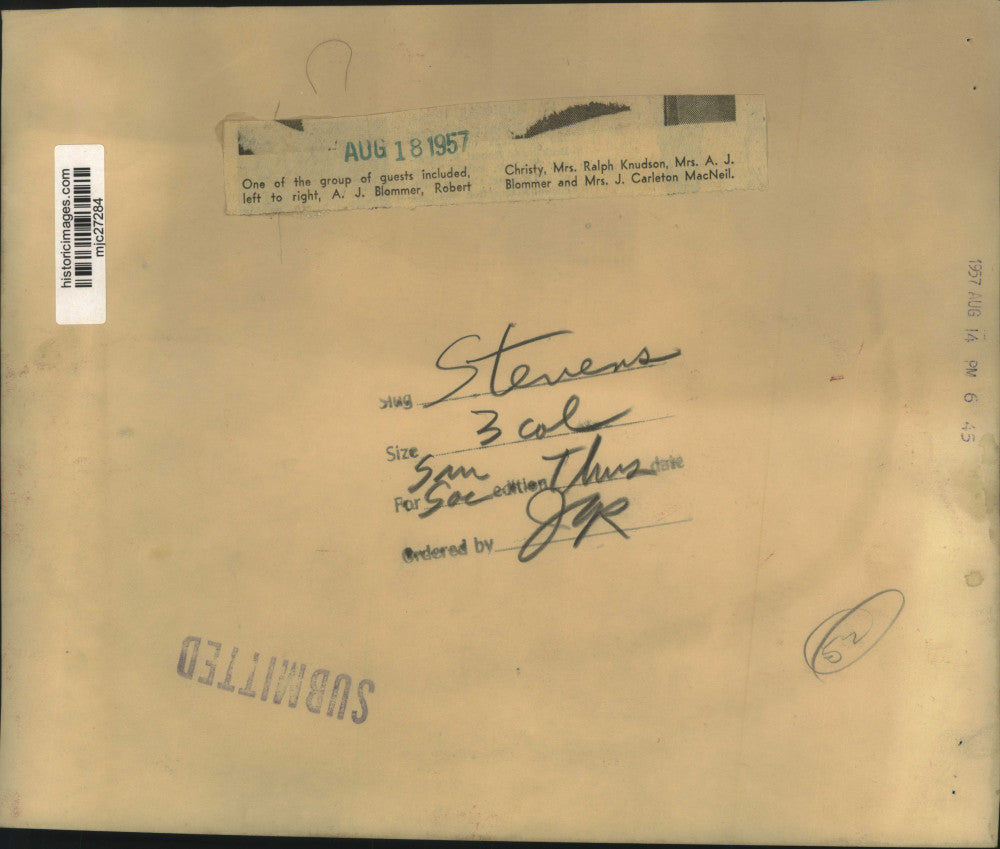 1957 Press Photo Group of guests at dinner party - mjc27284