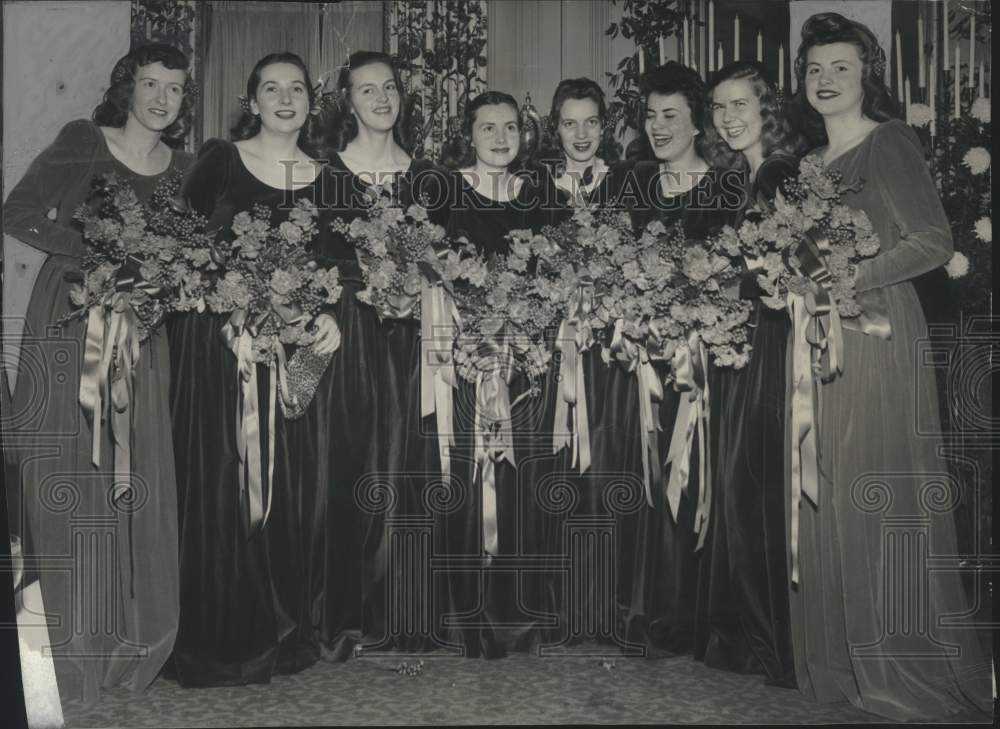 1946 Press Photo Mrs. David Uihlein and others at wedding as bridesmaids- Historic Images