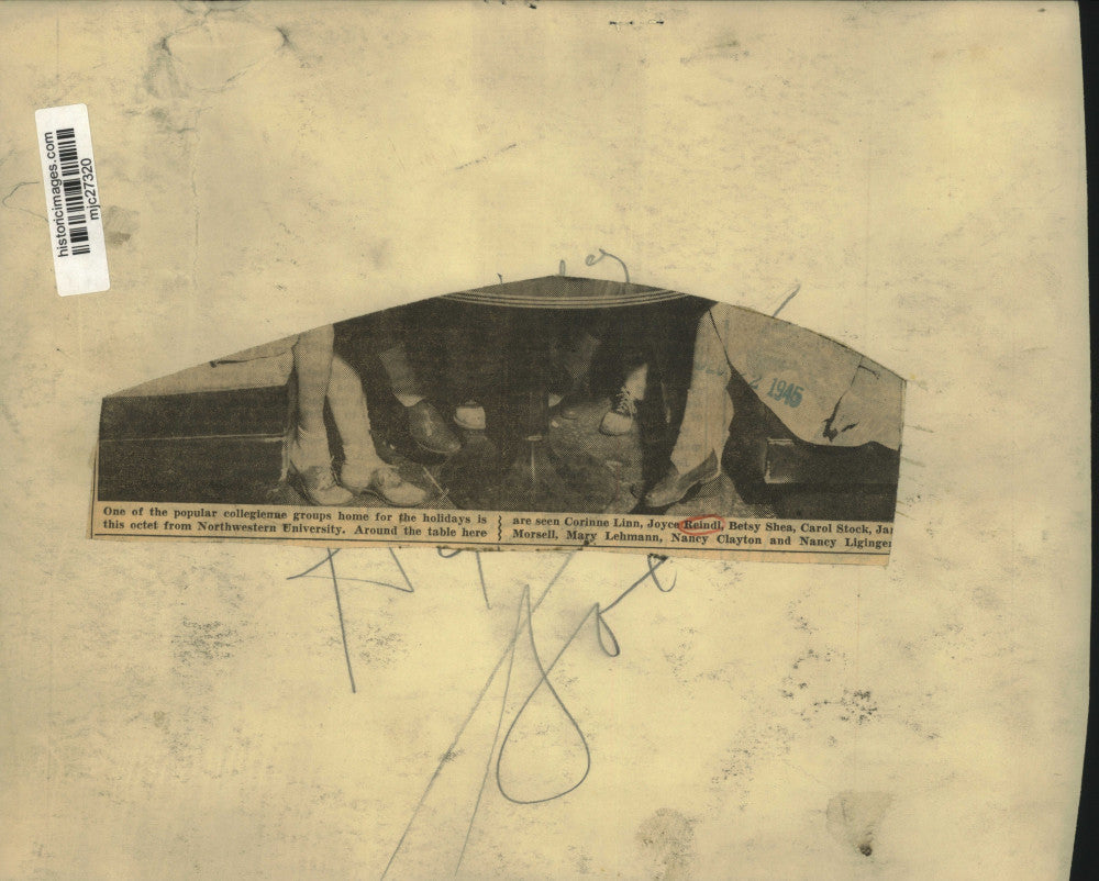 1945 Press Photo Joyce Reindl and other women from Northwestern University