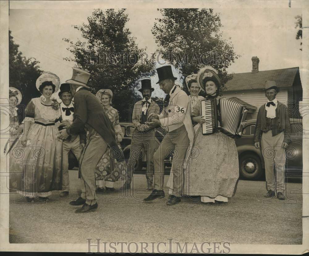 1947 Press Photo Centennial Celebration square dance in Verona, Wisconsin- Historic Images