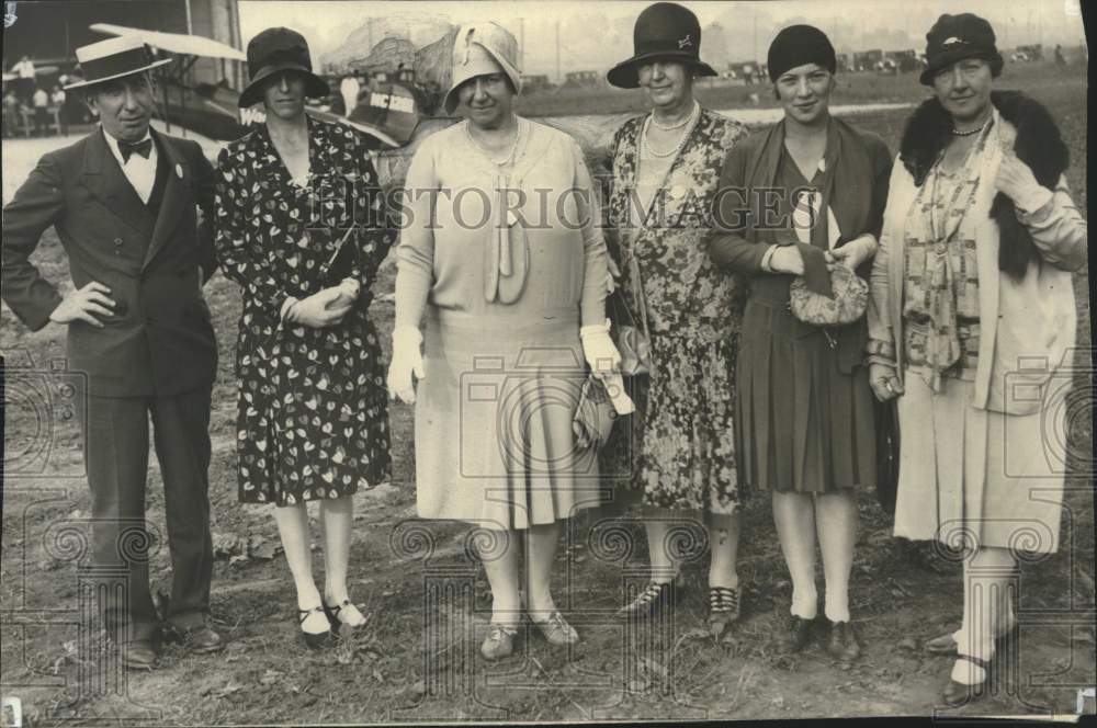 1923 Press Photo Mrs. Clarence Rasmussen and others at Milwaukee county airport.