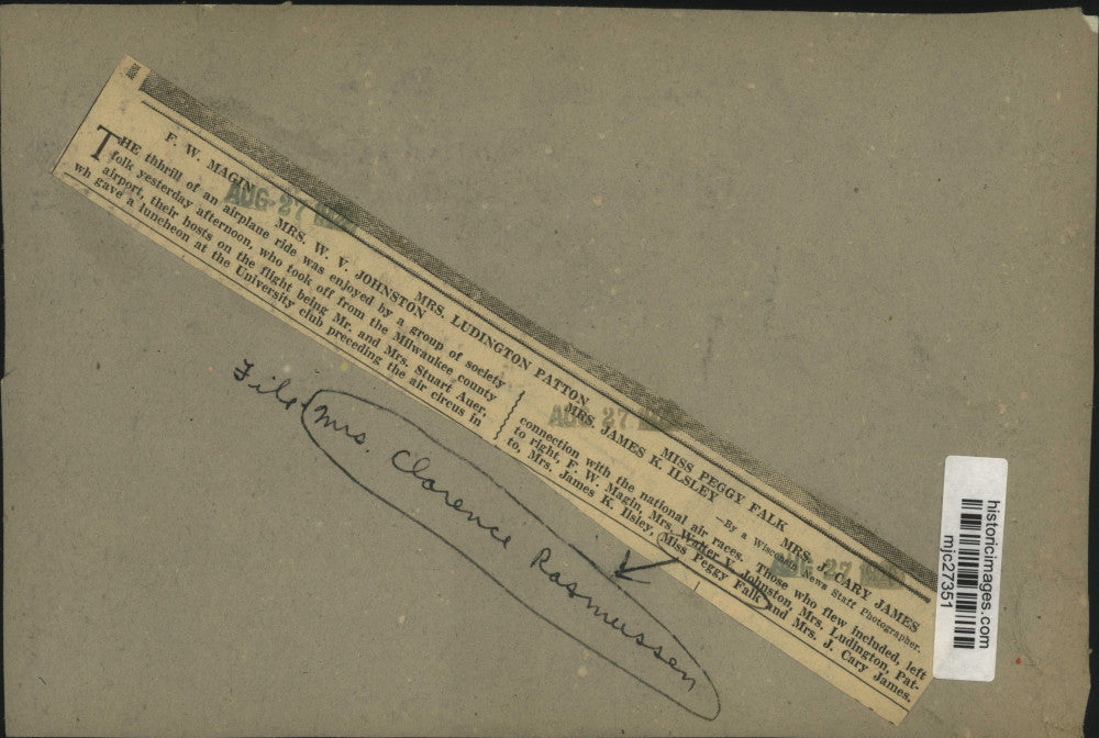 1923 Press Photo Mrs. Clarence Rasmussen and others at Milwaukee county airport.