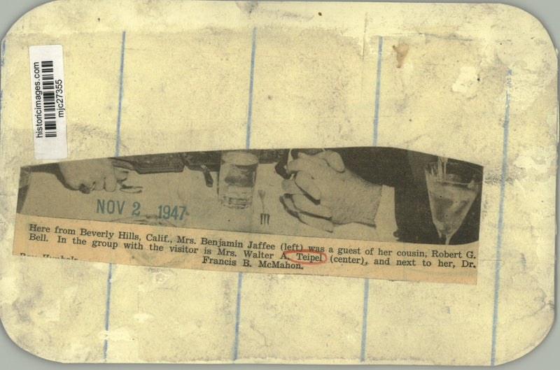 Load image into Gallery viewer, 1947 Press Photo Mrs. Walter A. Teipel and others celebrate in Milwaukee.
