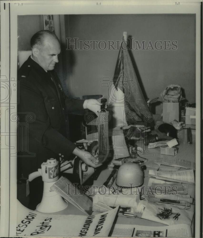 1968 Press Photo Lieutenant Paul Duellman with Machete - mjc27617- Historic Images