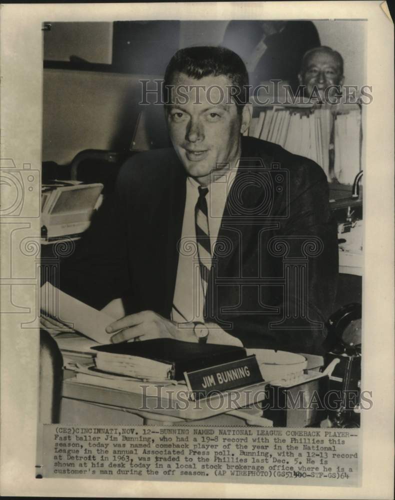 1964 Press Photo Jim Bunning, Phillies baseball player at his desk job, Ohio- Historic Images