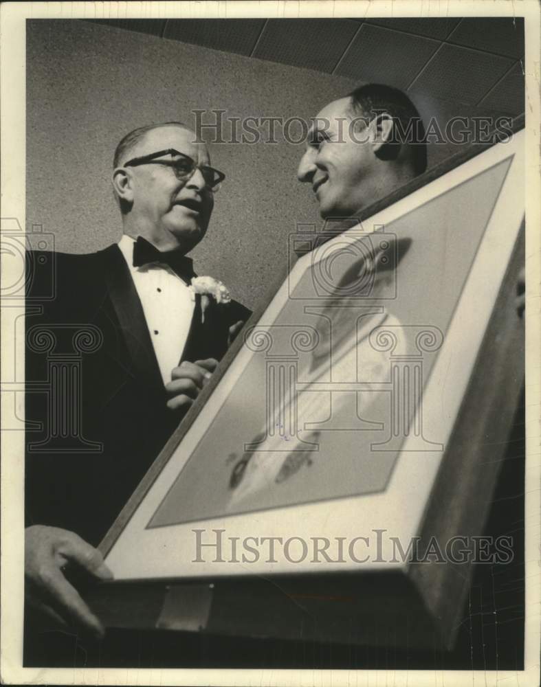 1963 Press Photo Warren Spahn honored at winningest left hander, Wisconsin- Historic Images