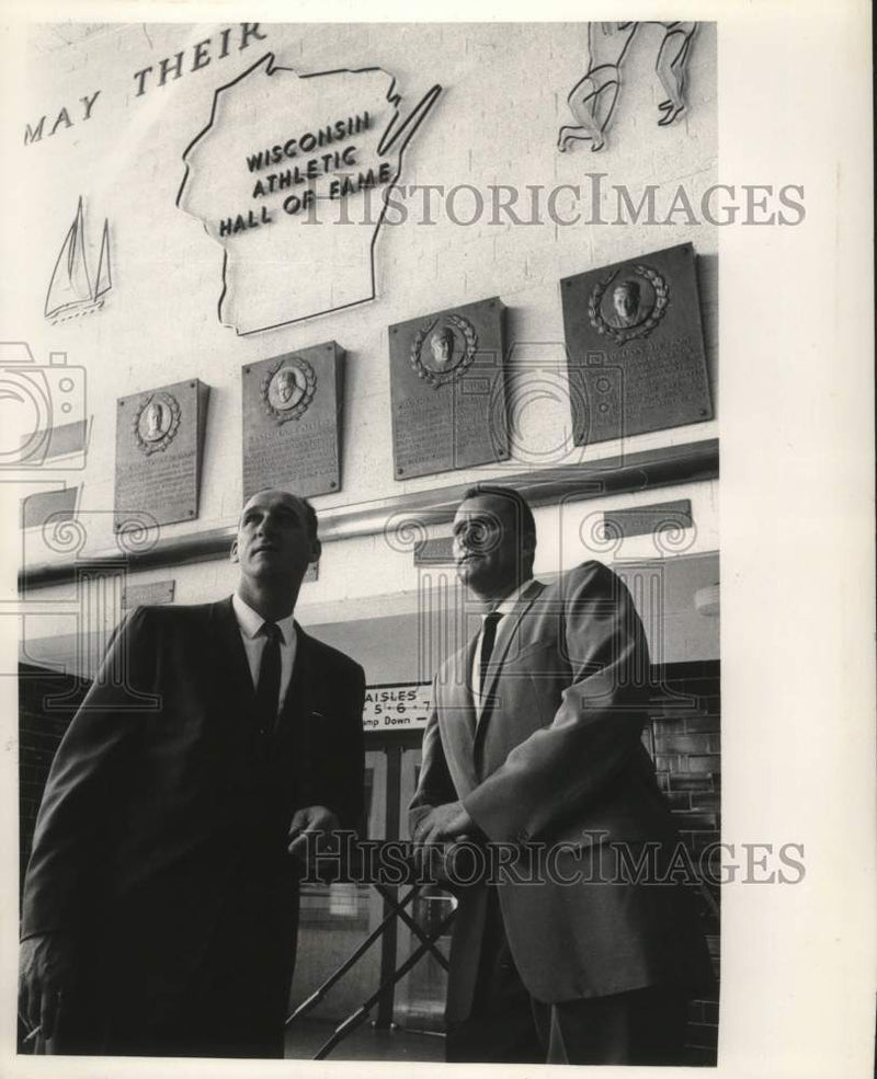 Load image into Gallery viewer, 1961 Press Photo Hall of Fame at Milwaukee Arena, Wisconsin - mjc27679
