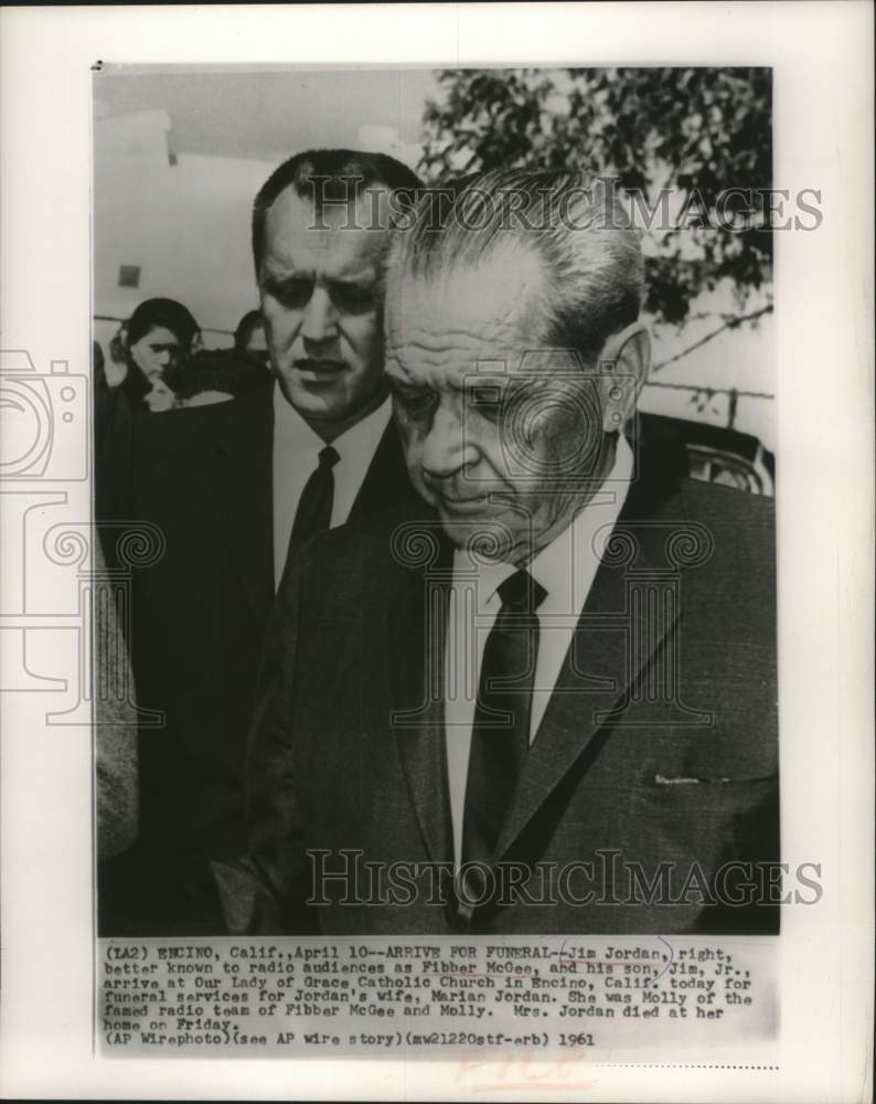 1961 Press Photo Jim Jordan at wife&#39;s funeral with his son Encino, California- Historic Images