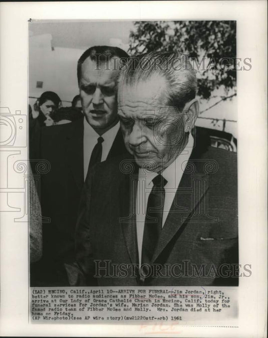 1961 Press Photo Jim Jordan at wife's funeral with his son Encino, California- Historic Images