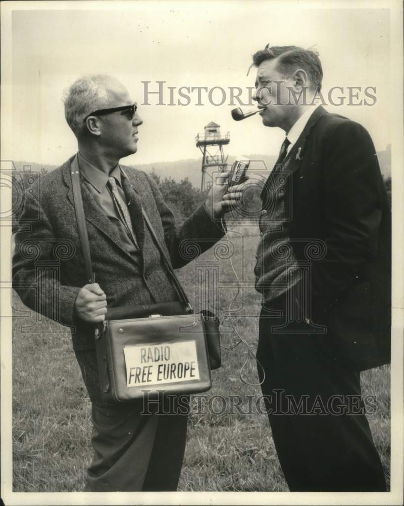 Load image into Gallery viewer, 1961 Press Photo Henry W. Maier interview at the West German-Czechoslovak border
