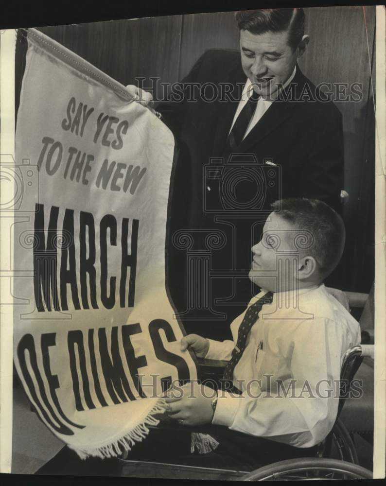 Load image into Gallery viewer, 1962 Press Photo Barry Yenor, March of Dimes poster boy visits Mayor, Wisconsin
