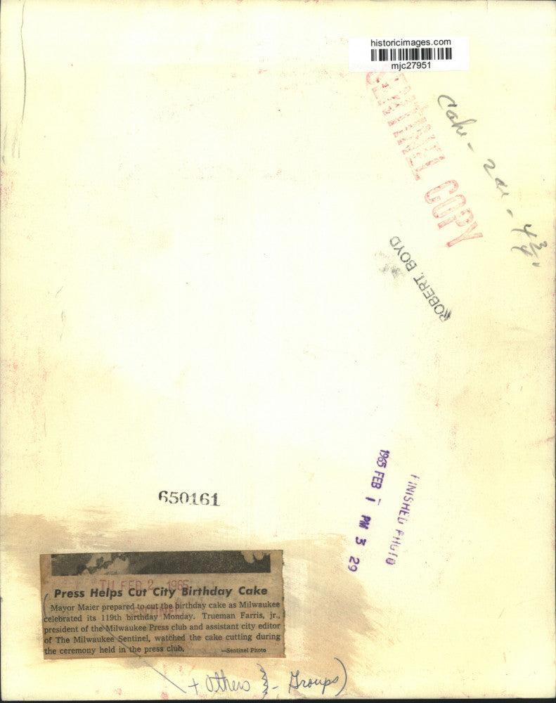 1965 Press Photo Mayor Maier and others cut cake for Milwaukee's 119th birthday