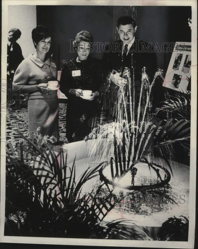 1966 Press Photo Mayor Maier and others at Pfister hotel Milwaukee - mjc27959