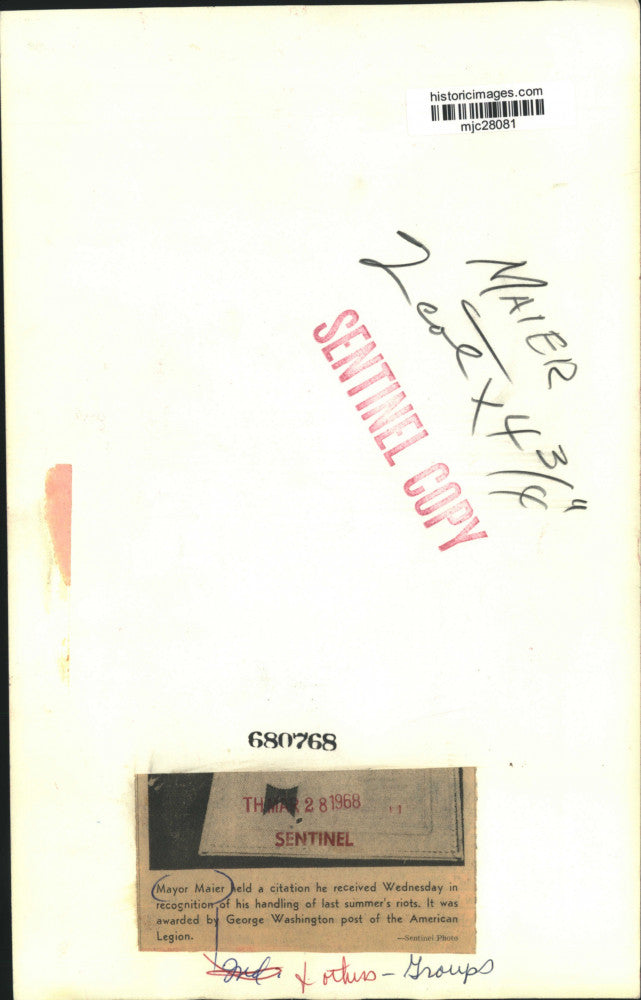 1968 Press Photo Mayor Maier with an award & American Legion members