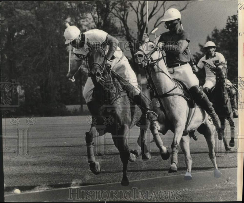 Load image into Gallery viewer, 1966 Press Photo Harold Barry &amp; others playing polo at Uihlein Field, Milwaukee
