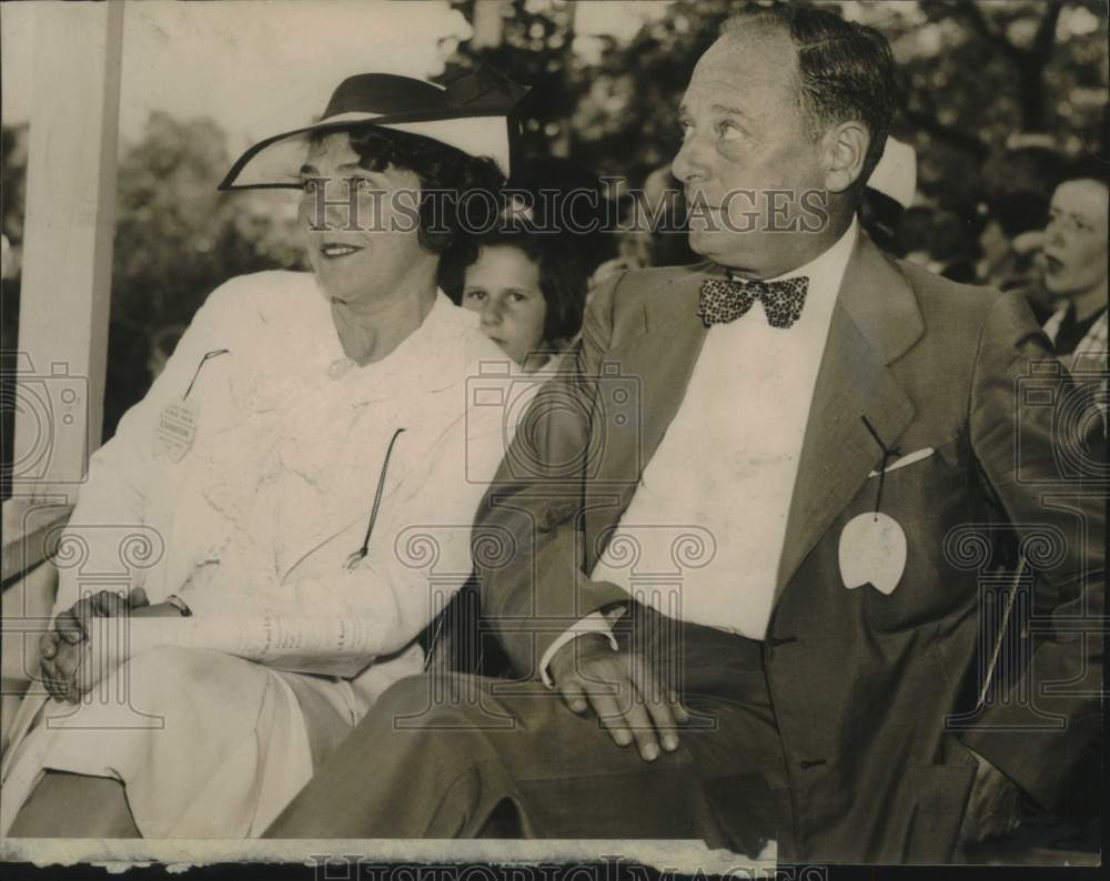1936 Press Photo Armin A. Schlesinger and Mrs. Schlesinger - mjc28157