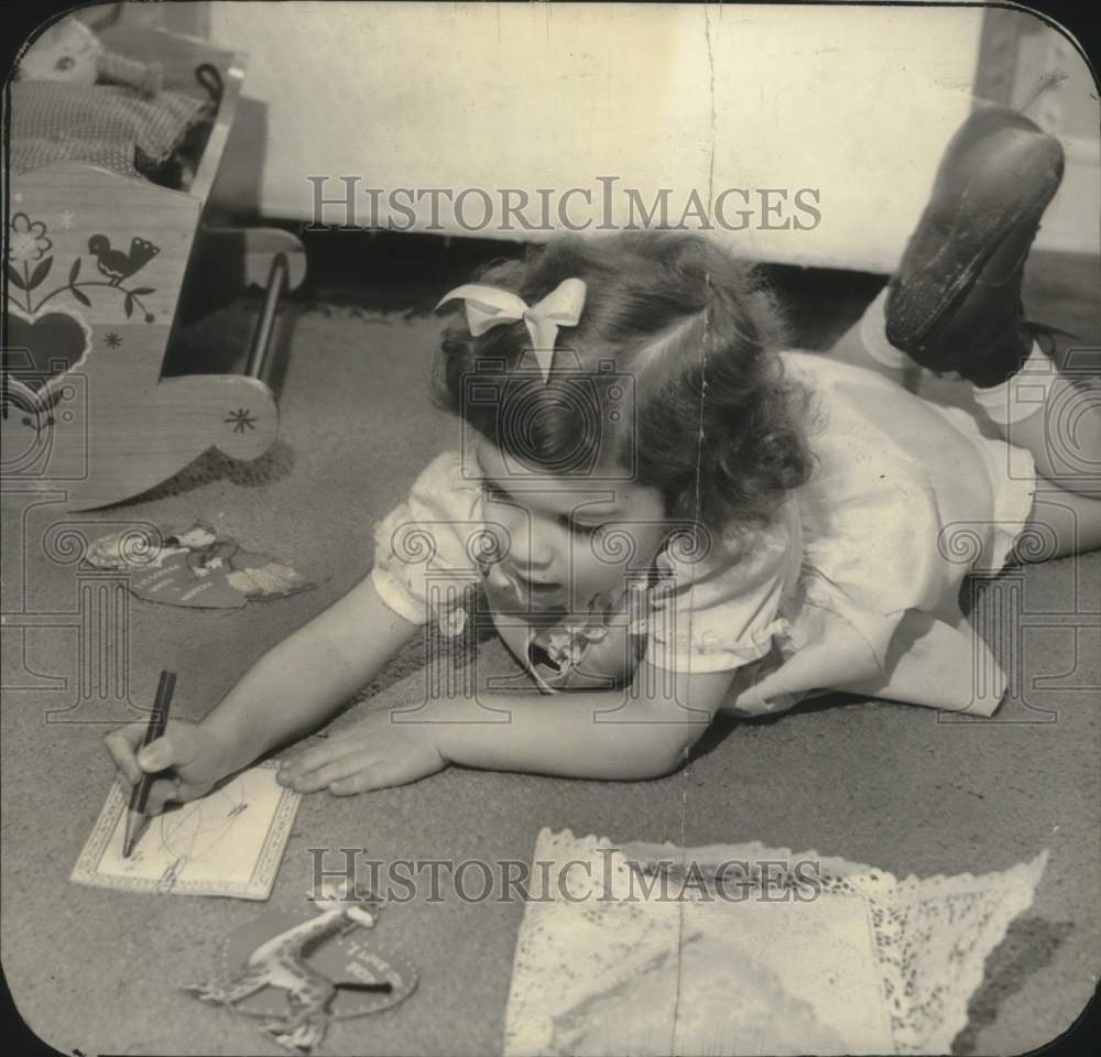 1944 Press Photo Sherred "Sherry" Hume Smith, drawing Valentines, Milwaukee