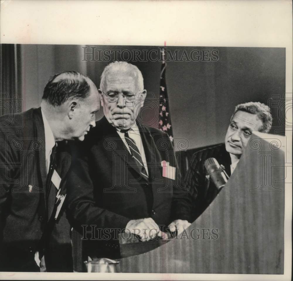 1964 Press Photo David Lawrence chairman of the credentials committee and others- Historic Images