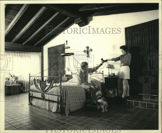1971 Press Photo Actor Peter Haskell & wife in their bedroom - mjc28298- Historic Images