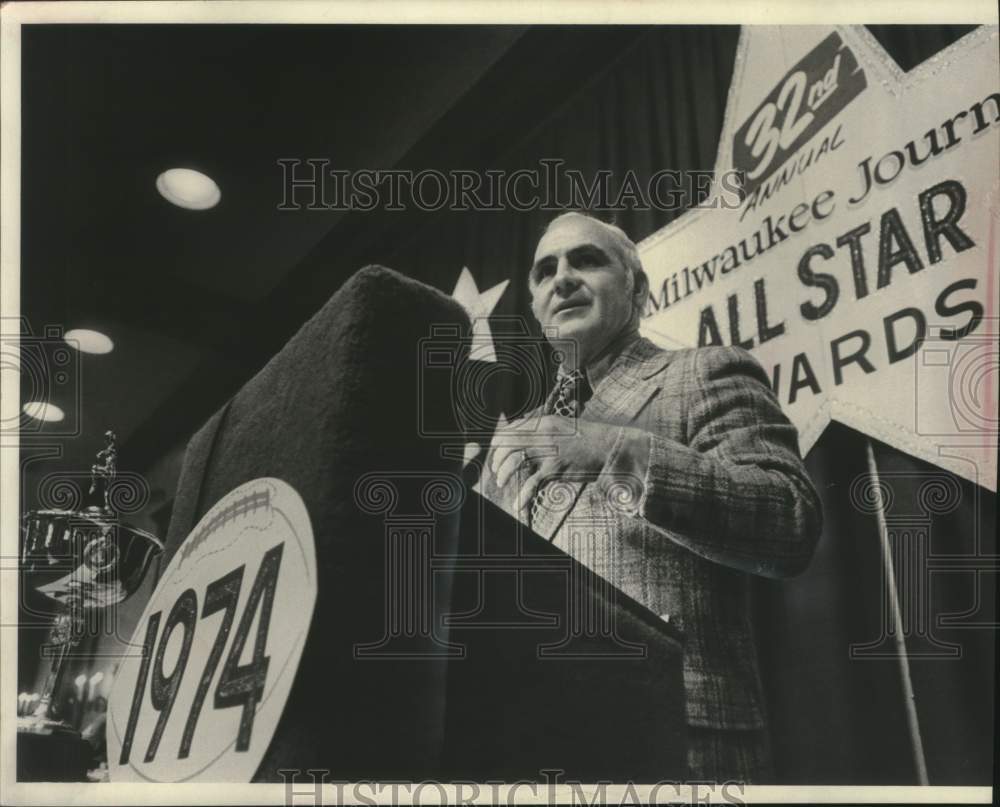 1974 Press Photo John Pont spoke at The Journal&#39;s prep football all-star awards- Historic Images