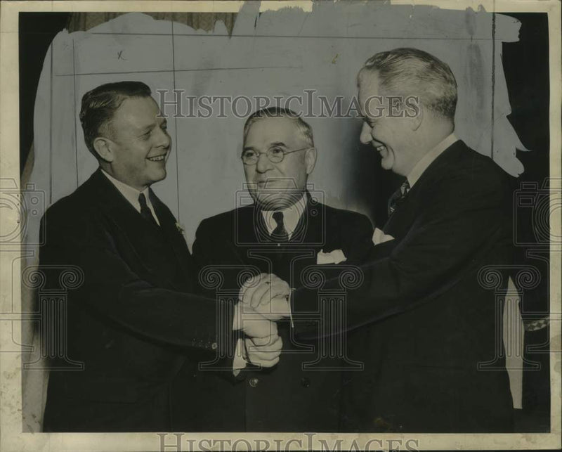 Load image into Gallery viewer, 1939 Press Photo Walter A. Teipel, Wisconsin Governor Julius P. Heil &amp; other
