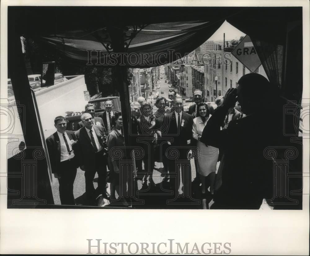 1964 Press Photo Lieutenant Governor Jack Olson photographs Wisconsin delegation- Historic Images