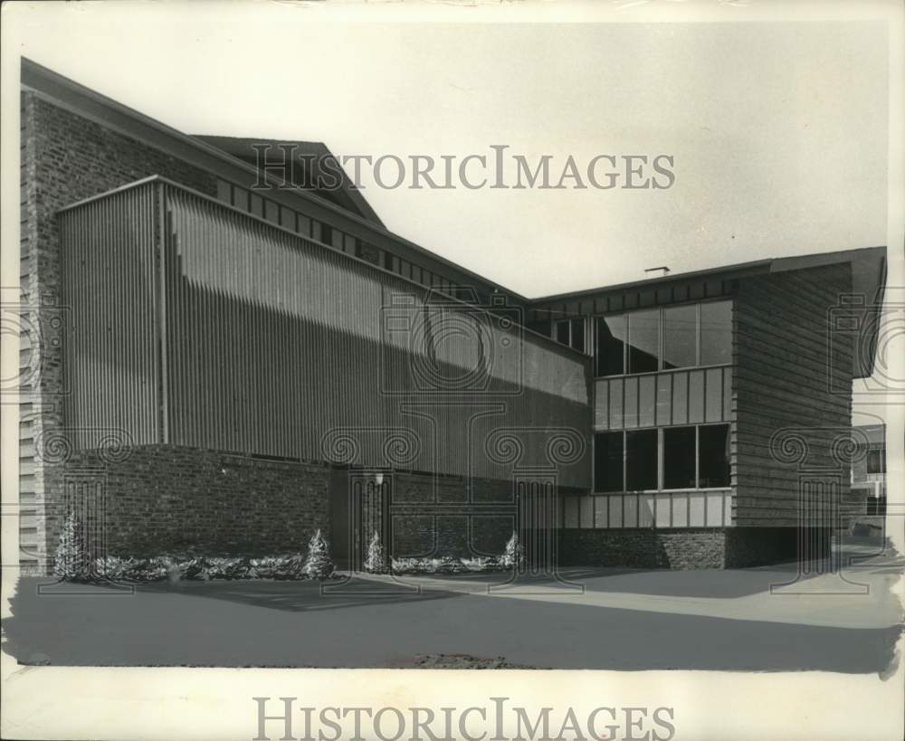 1966 Press Photo Apartment building, Racine, Wisconsin - mjc28393- Historic Images