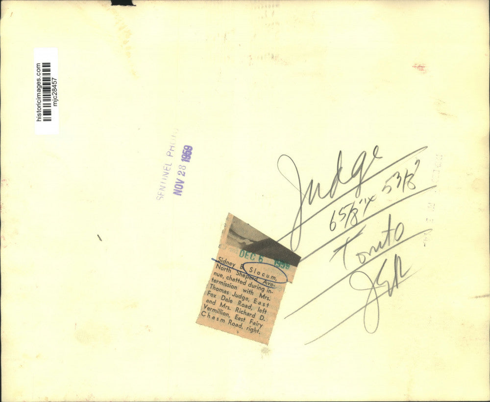 1959 Press Photo Sidney Slocum and others laugh during intermission, Milwaukee.