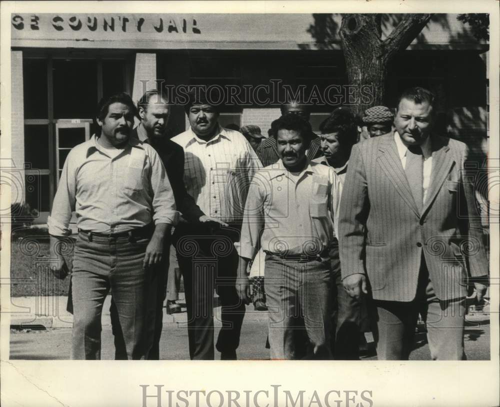 1973 Press Photo Protesters escorted to court after jailed in Dodge County