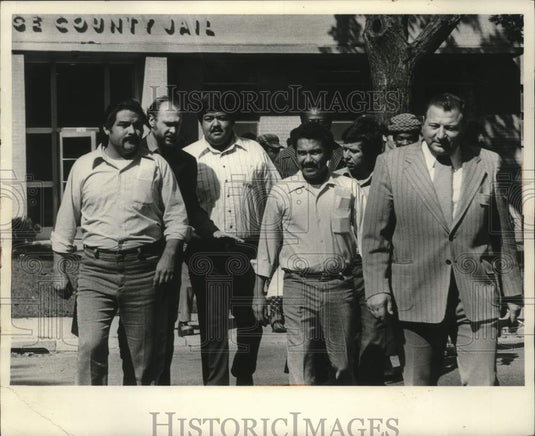 1973 Press Photo Protesters escorted to court after jailed in Dodge County