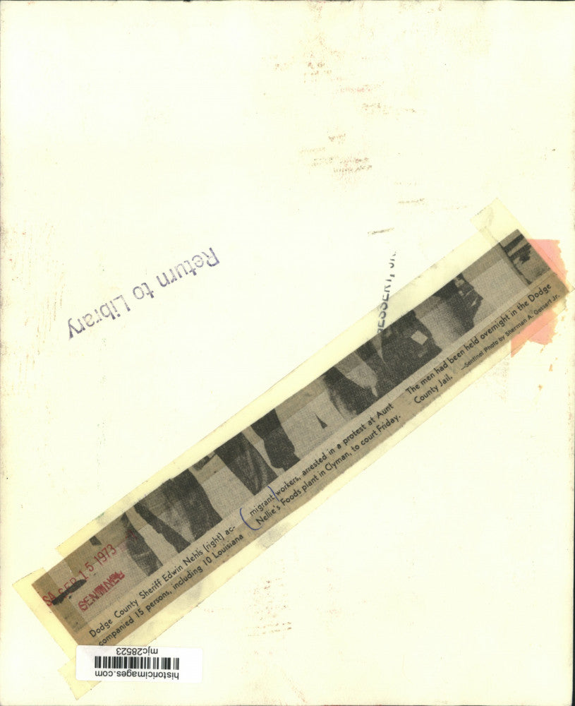 1973 Press Photo Protesters escorted to court after jailed in Dodge County