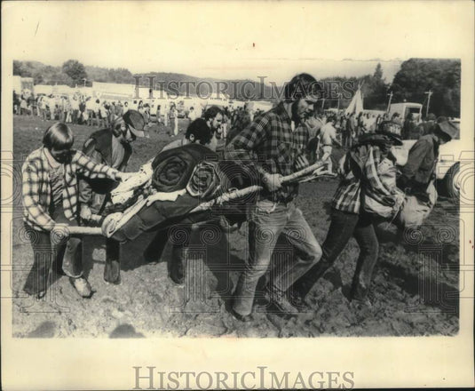 1971 Press Photo Muddy rock concert in the foothills of the Olympic Mountains.- Historic Images